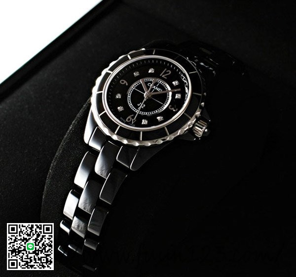 シャネル J12 レディース 29mm H2569 黒セラミック 8ダイヤ スーパーコピー
